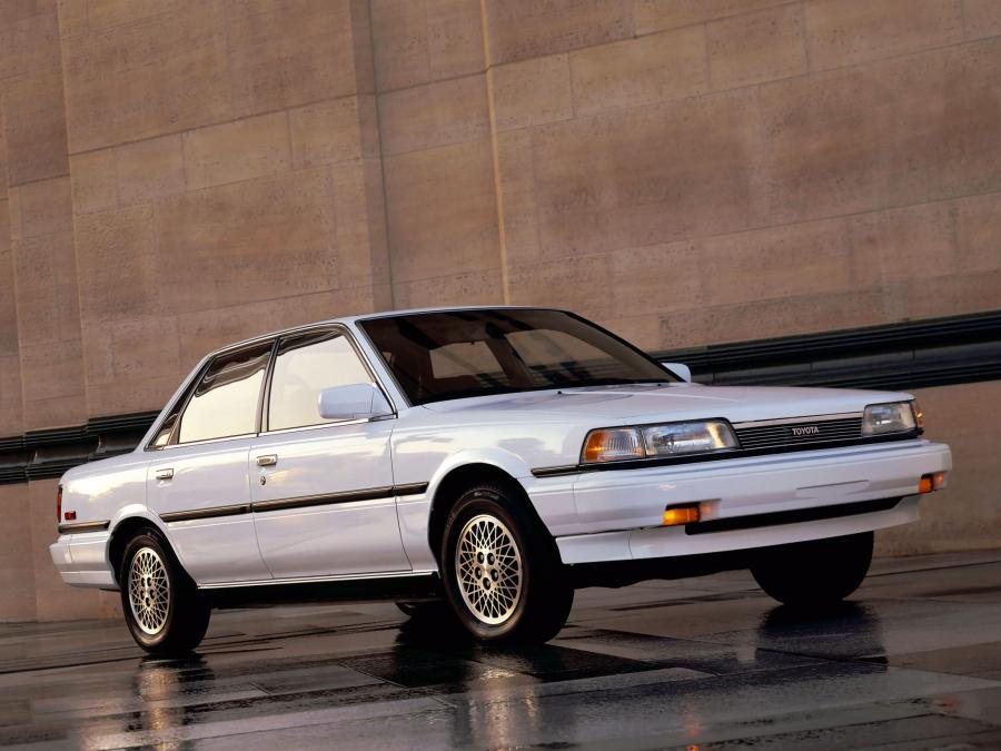  Toyota Camry Sedan LE 1986 года  (US) (фото 1 из 17)